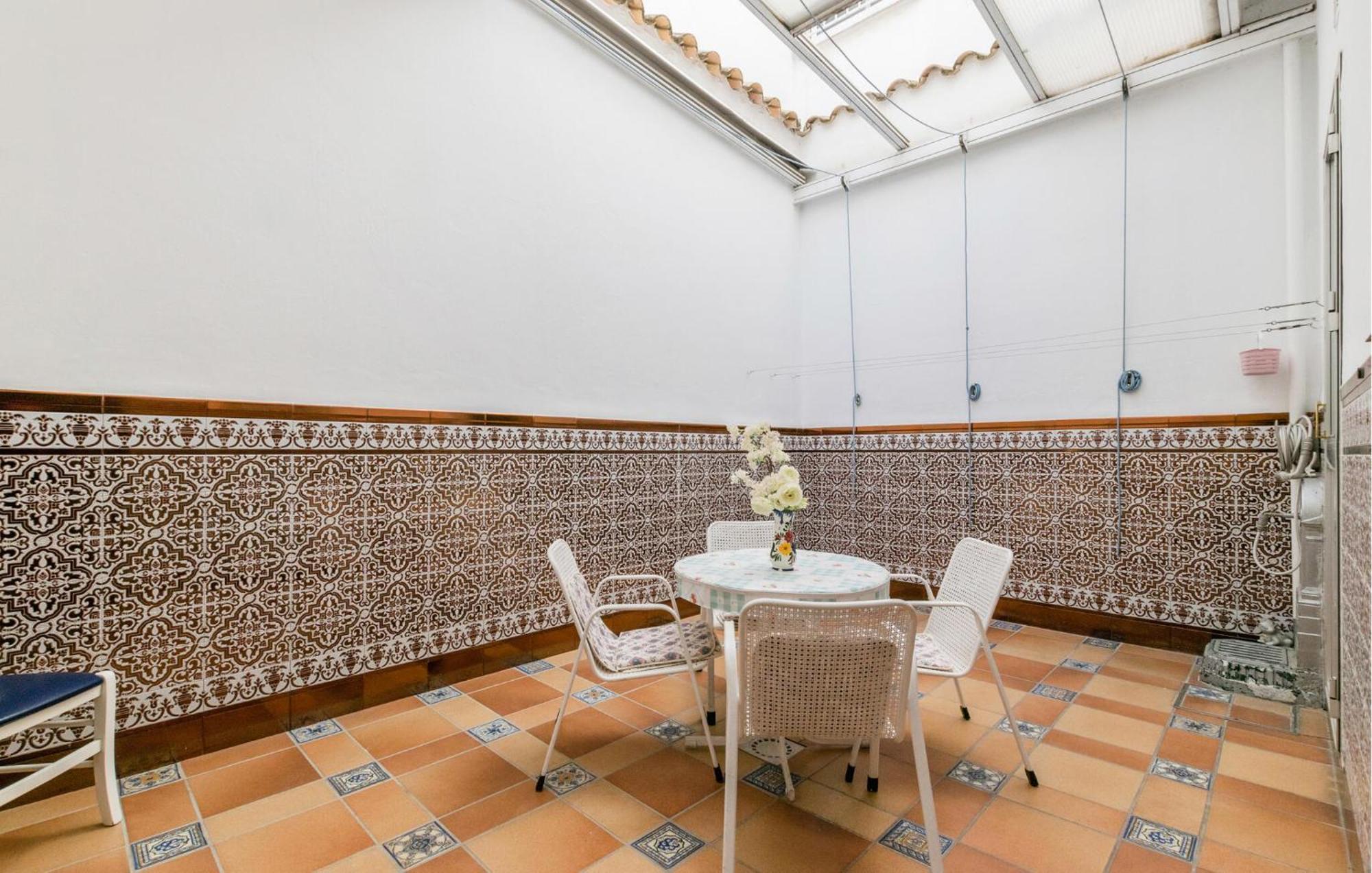 Cozy Apartment In Sevilla With Kitchen Exterior foto