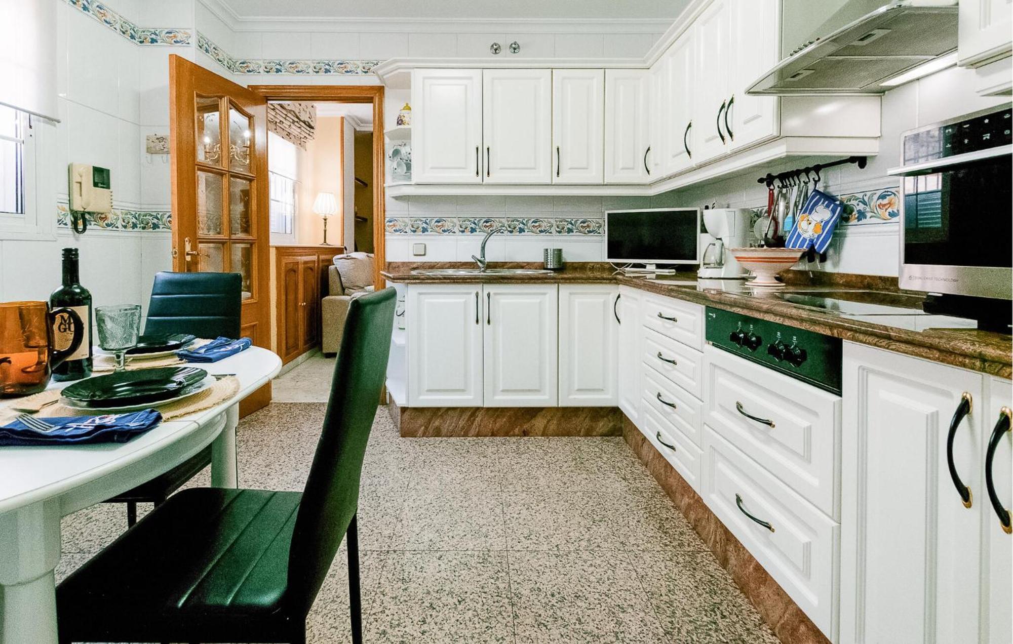 Cozy Apartment In Sevilla With Kitchen Exterior foto